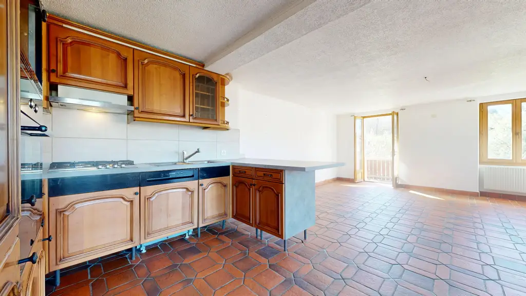 Maison multifamiliale de 3 appartements à saisir