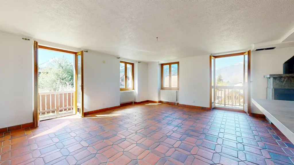 Maison multifamiliale de 3 appartements à saisir