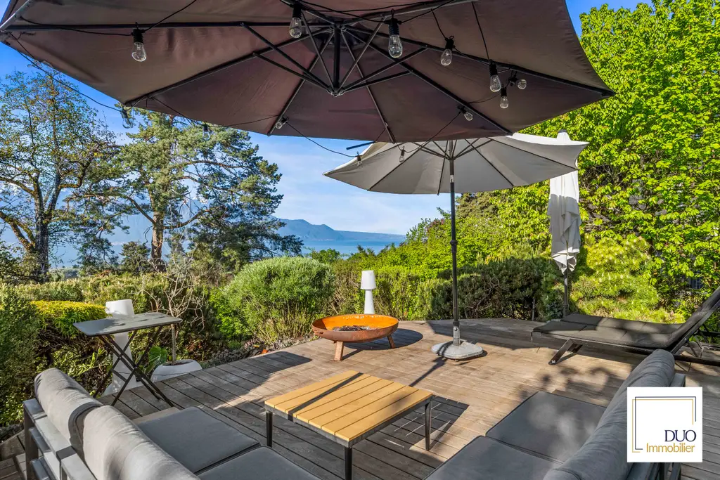 Villa d&rsquo;architecte avec vue lac, grand jardin et situation privilégiée