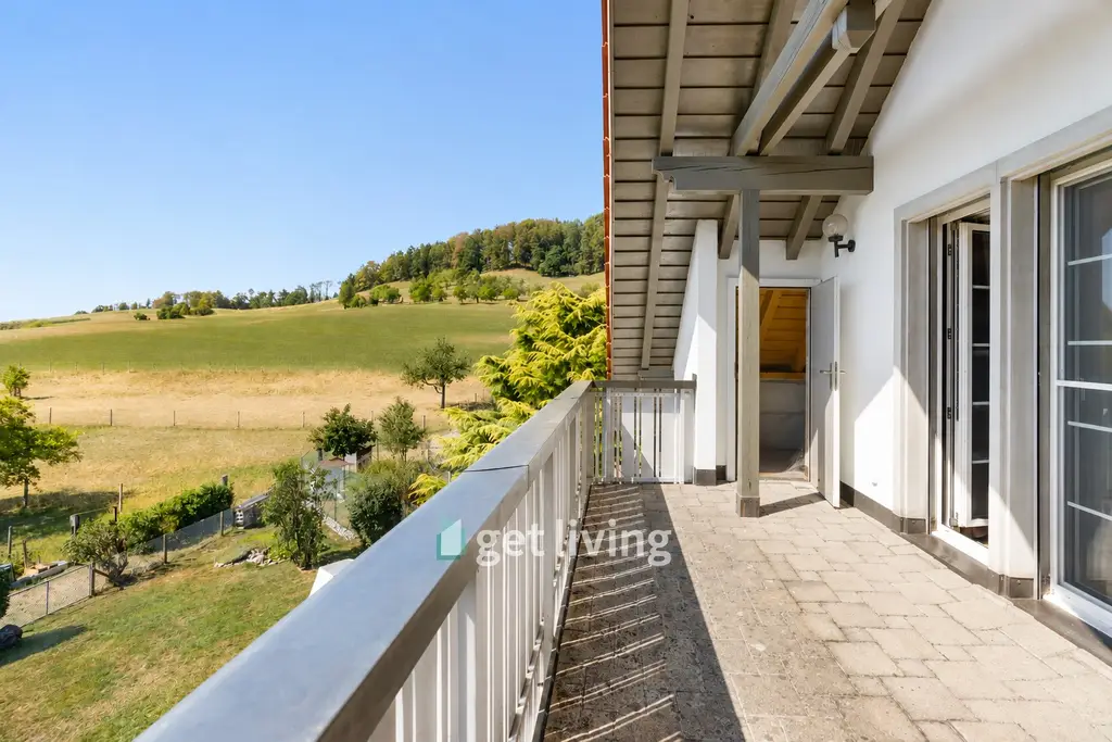 WOHNEN WIE IM EINFAMILIENHAUS – MIT RIESIGEM GARTEN!