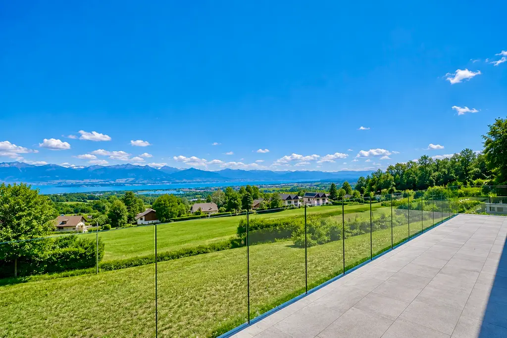 Villa individuelle avec vue spectaculaire sur le lac et le Mont Blanc 