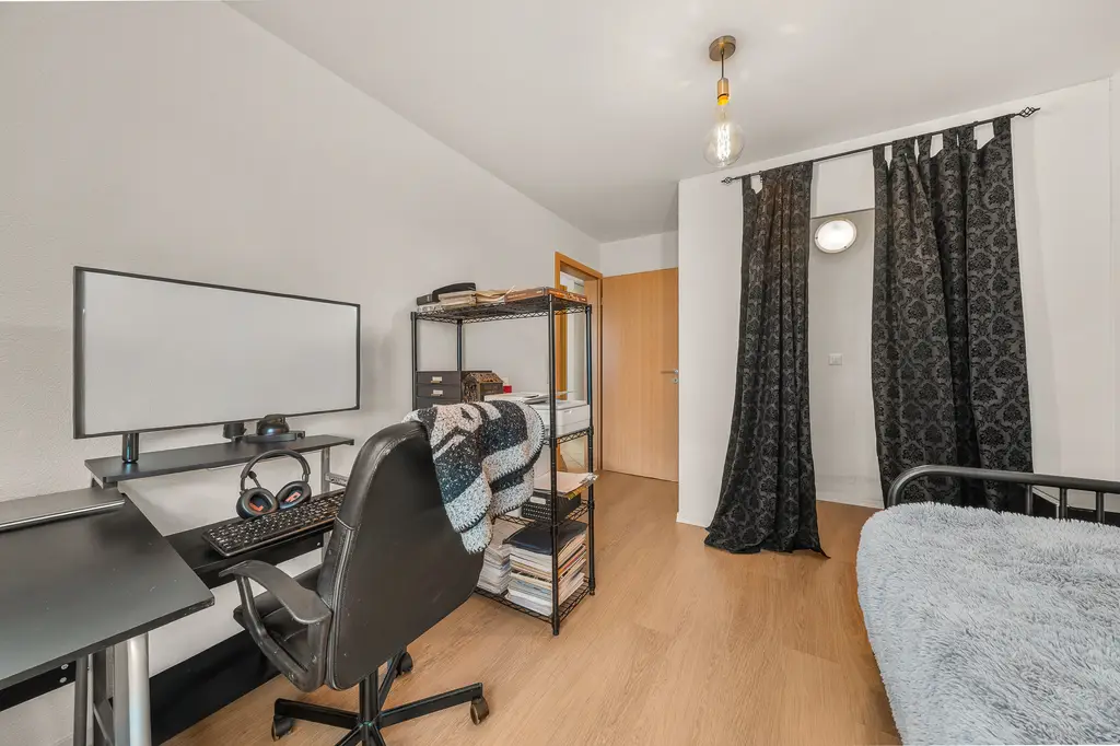 Belle opportunité pour ce 4,5 pces au rez avec jardin, en vente, à Fribourg