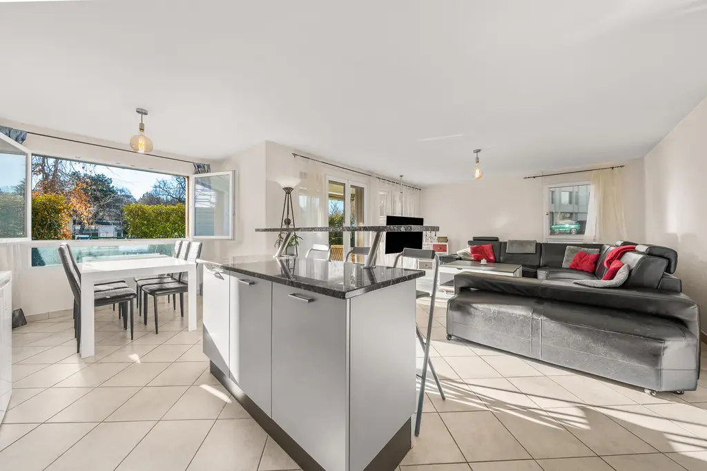 Belle opportunité pour ce 4,5 pces au rez avec jardin, en vente, à Fribourg