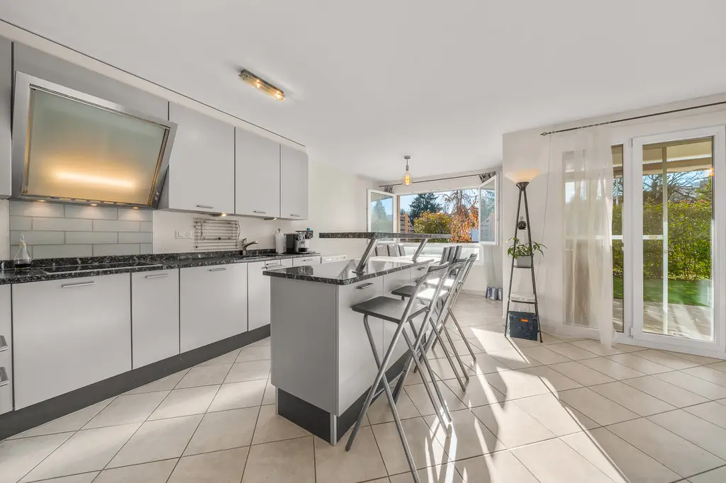 Belle opportunité pour ce 4,5 pces au rez avec jardin, en vente, à Fribourg