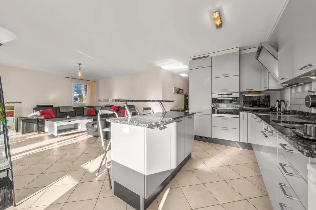 Belle opportunité pour ce 4,5 pces au rez avec jardin, en vente, à Fribourg