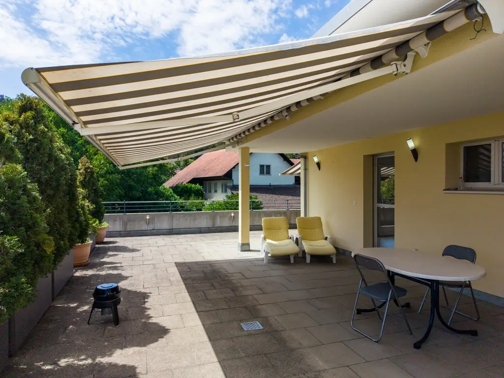 Helle Attikawohnung mit Aussicht und grosser Terrasse