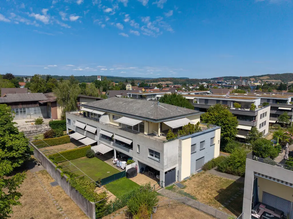 Helle Attikawohnung mit Aussicht und grosser Terrasse