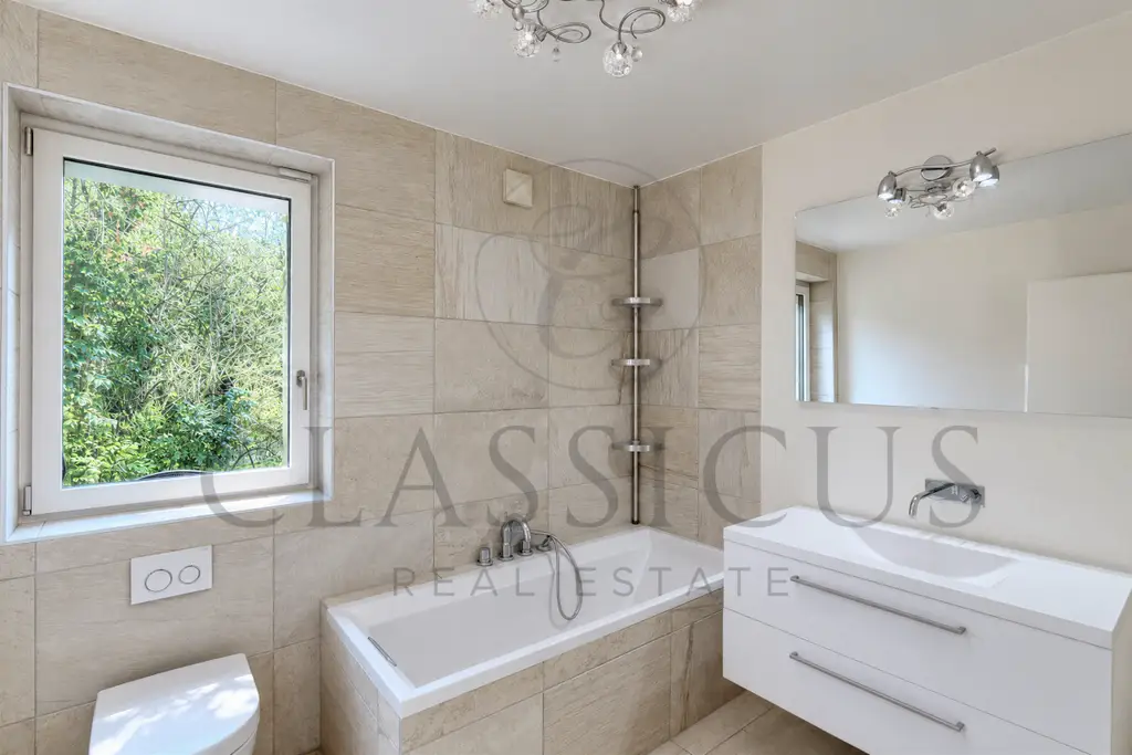 Maison contemporaine avec piscine et rooftop jacuzzi vue lac