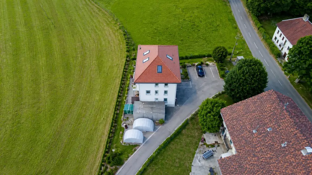 Bien rare et élégant, offrant un cadre idéal pour une famille ou une activité B&amp;B, avec vue spectaculaire