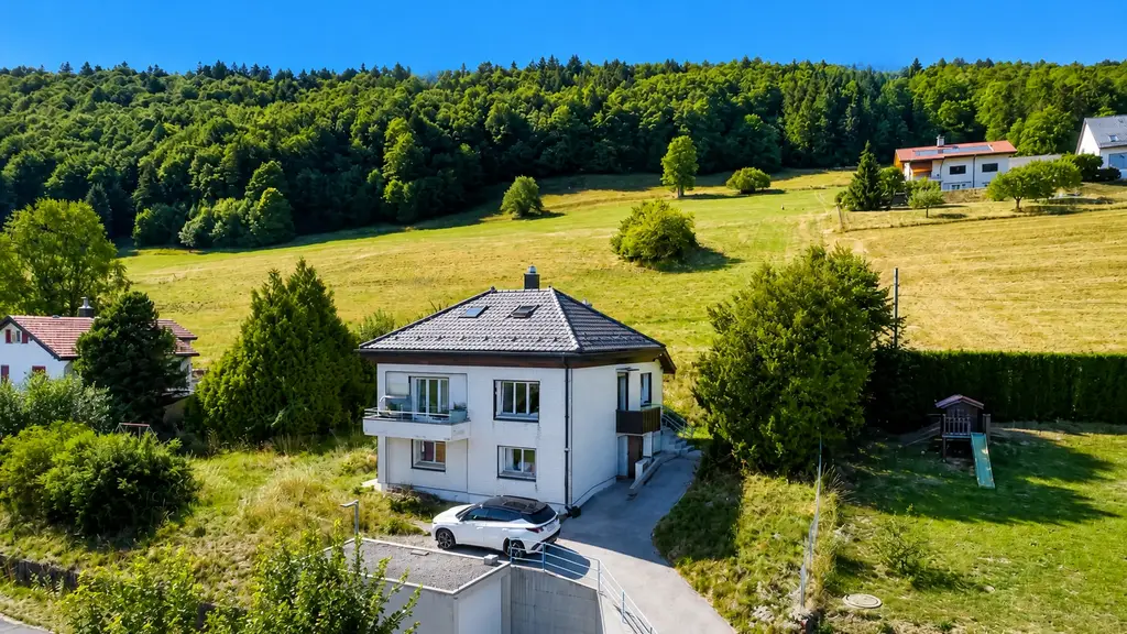 Maison individuelle lumineuse avec vue dégagée et beau potentiel