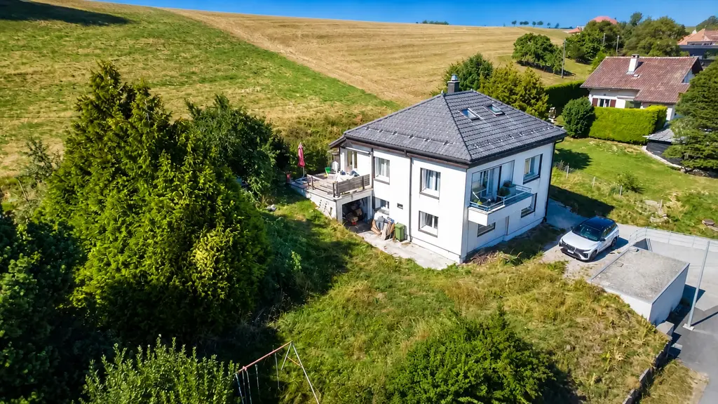 Maison individuelle lumineuse avec vue dégagée et beau potentiel