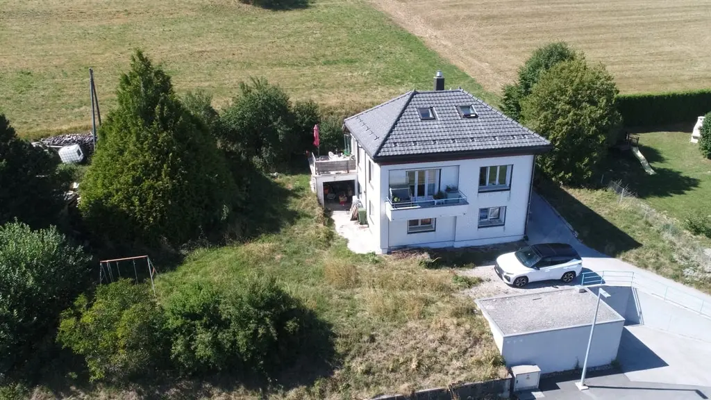 Maison individuelle lumineuse avec vue dégagée et beau potentiel