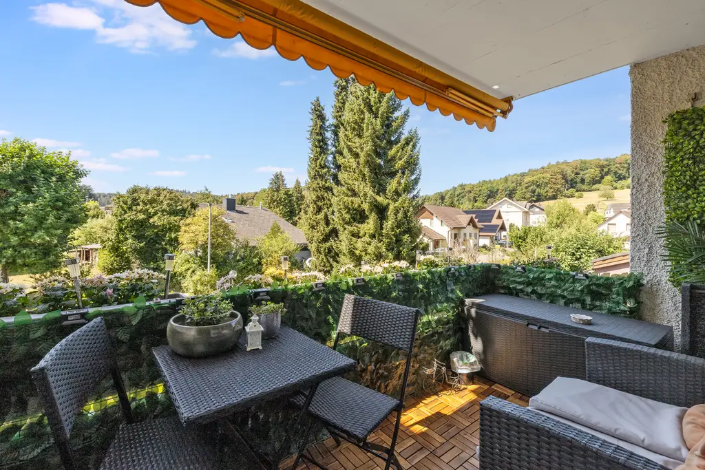 Geräumige und helle 5.5-Zimmer Wohnung mit Weitblick