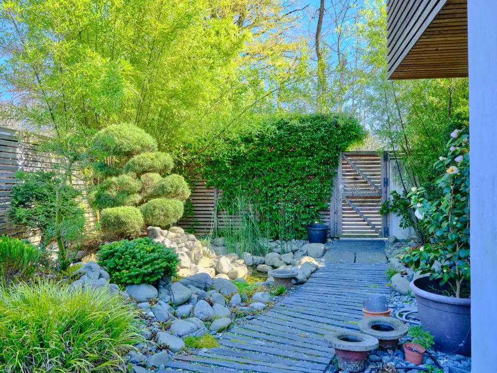 Tres Belle Town House contemporaine avec un merveilleux jardin japonais