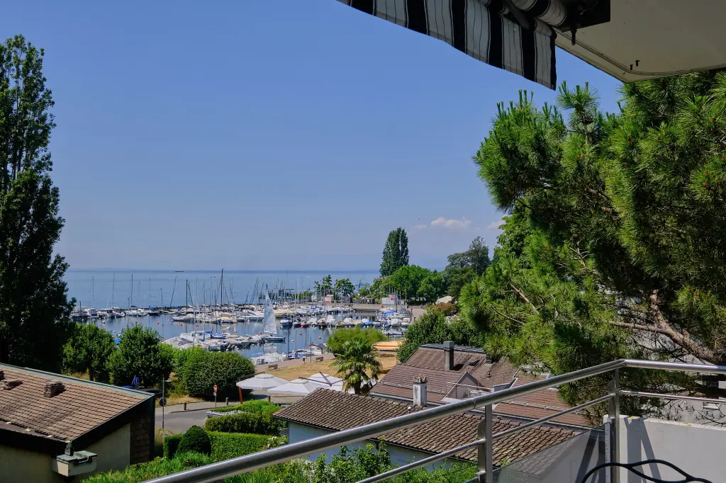 Sublime Attique vue sur le port de Pully