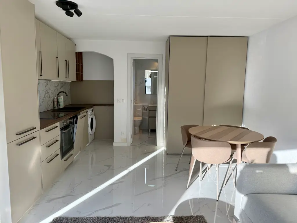 Neu renoviertes Studio mit grosszügiger Terrasse