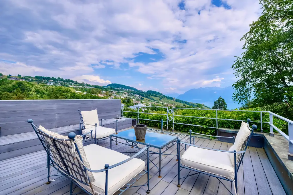 TRES BELLE VILLA CONTEMPORAINE VUE LAC AU CALME