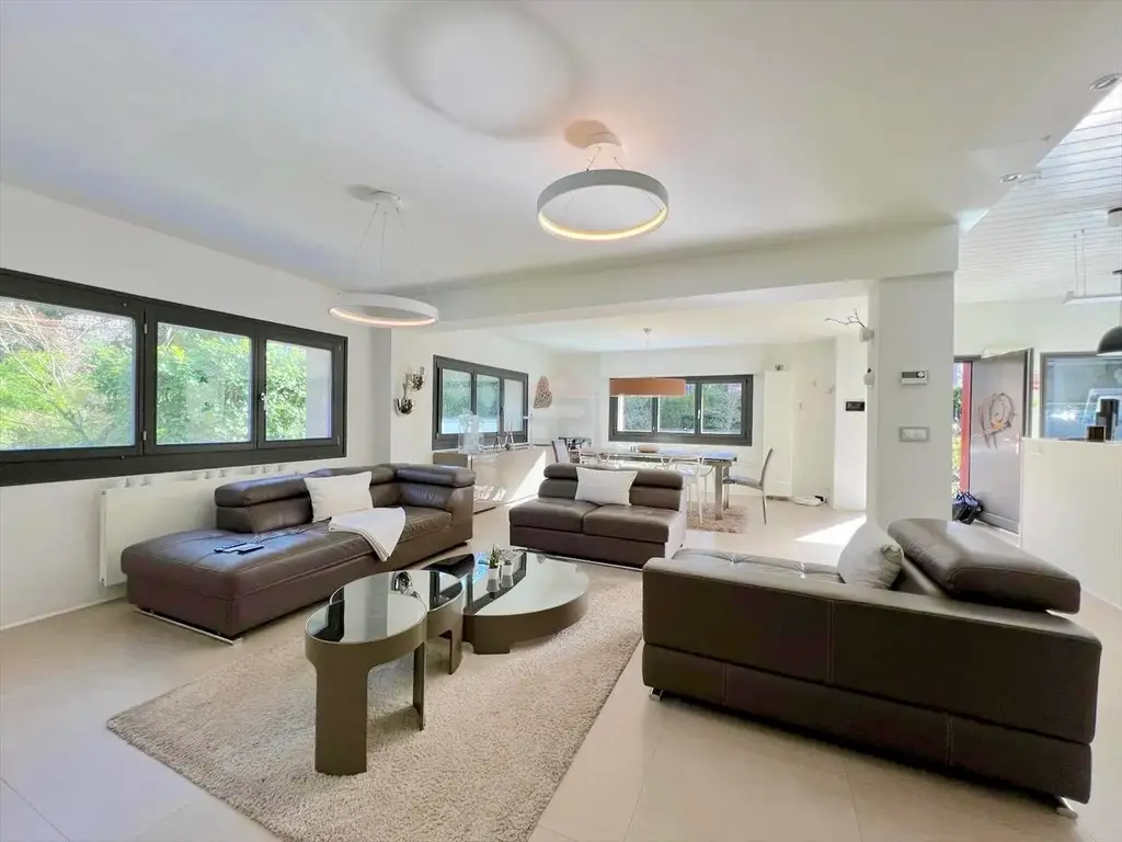 Belle Villa Contemporaine Au calme