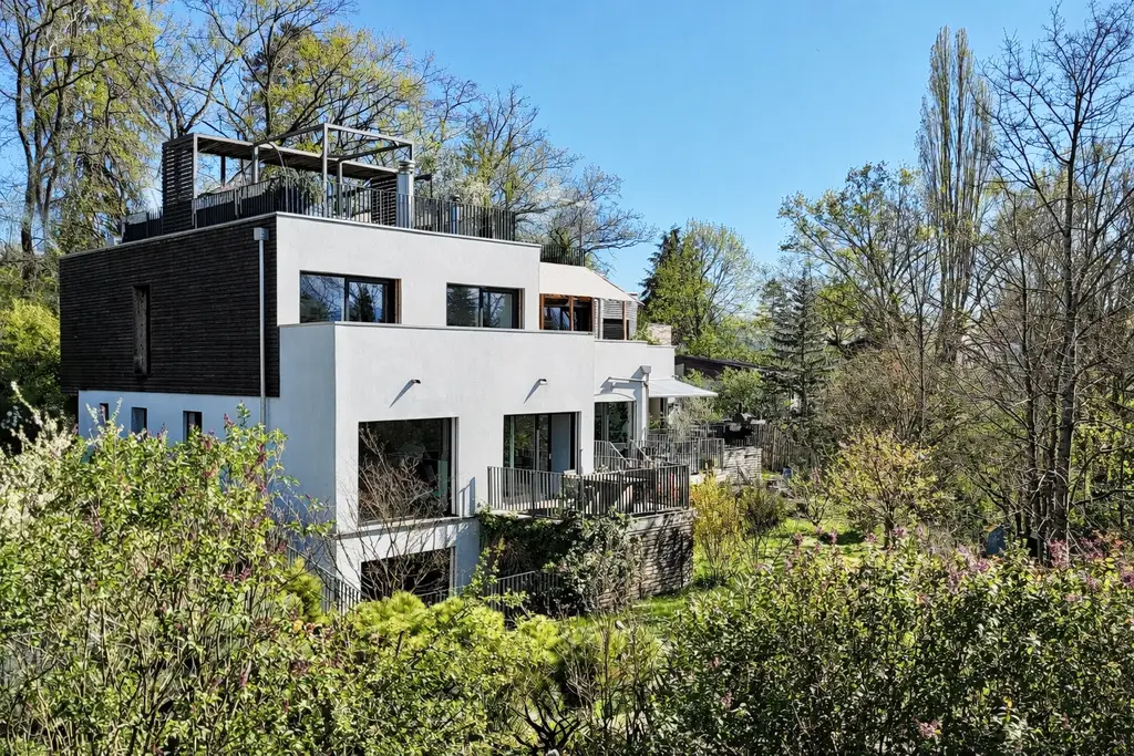 Tres Belle Town House contemporaine avec un merveilleux jardin japonais