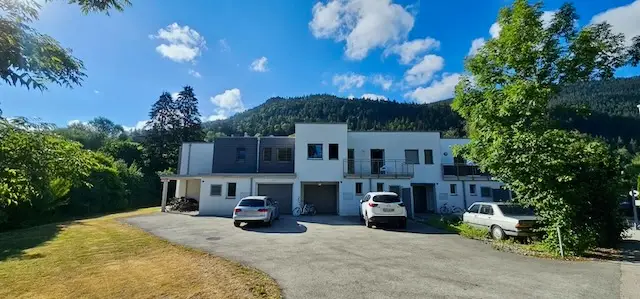 Villa mitoyenne située dans un agréable quartier prisé de Fleurier