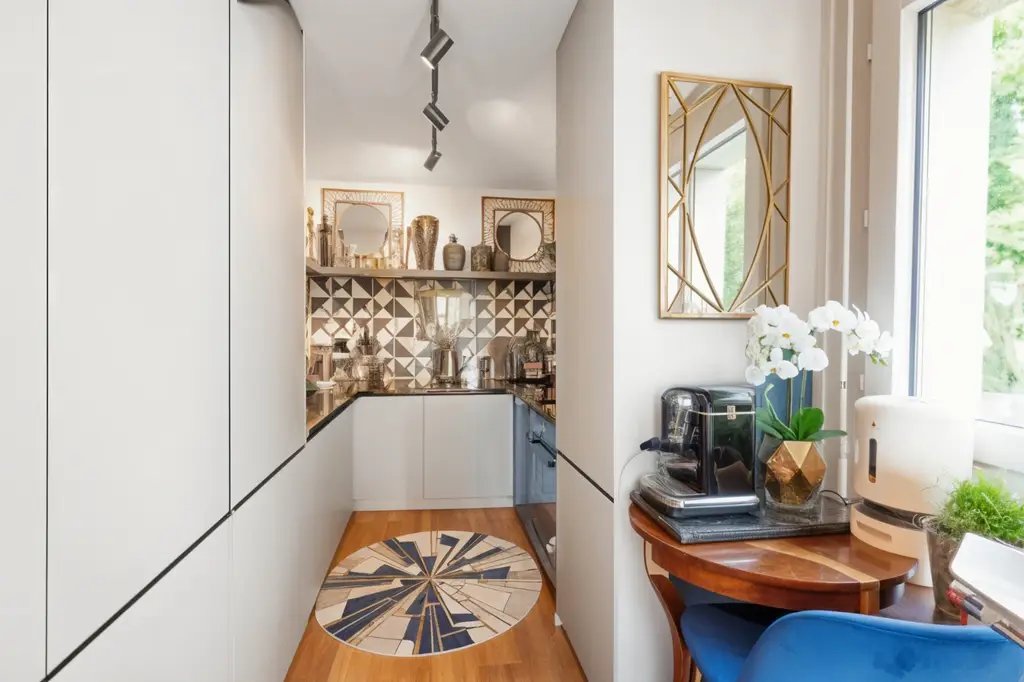 Appartement traversant rénové de 4 pièces avec deux balcons