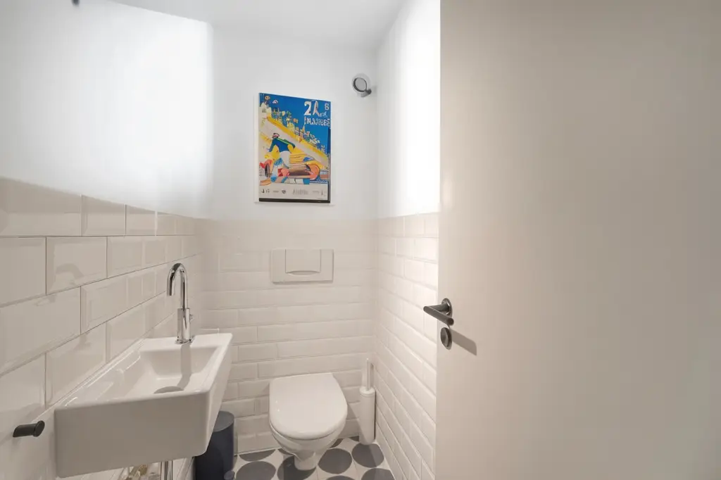 Appartement traversant rénové de 4 pièces avec deux balcons