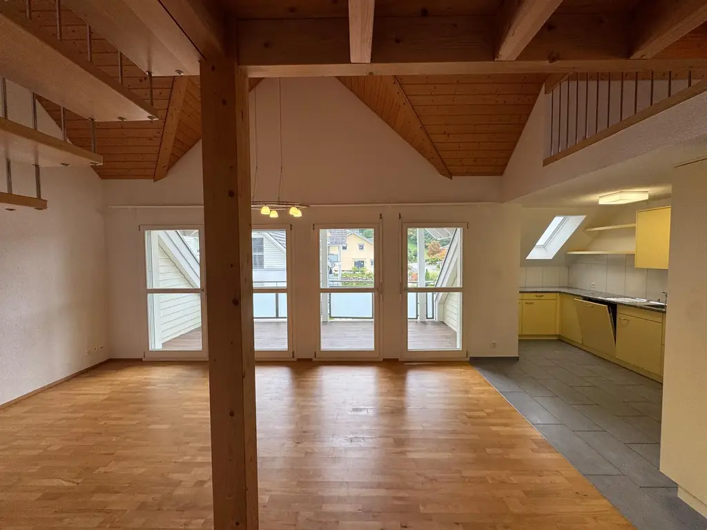 Moderne 4.5-Zimmer-Maisonette-Wohnung in idyllischer Lage