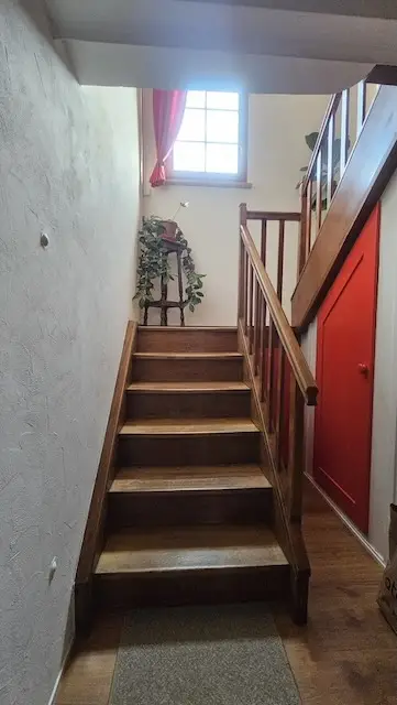 Charmante maison villageoise contiguë à Fleurier.