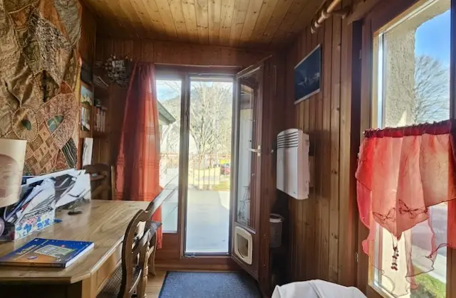 Charmante maison villageoise contiguë à Fleurier.