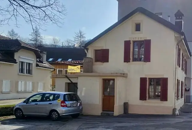 Charmante maison villageoise contiguë à Fleurier.