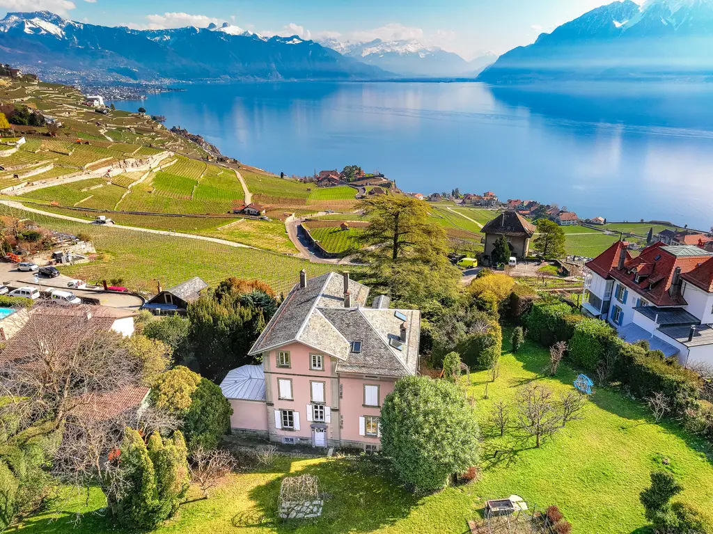Maison de maître du 19ème siècle bordant les vignes de Lavaux