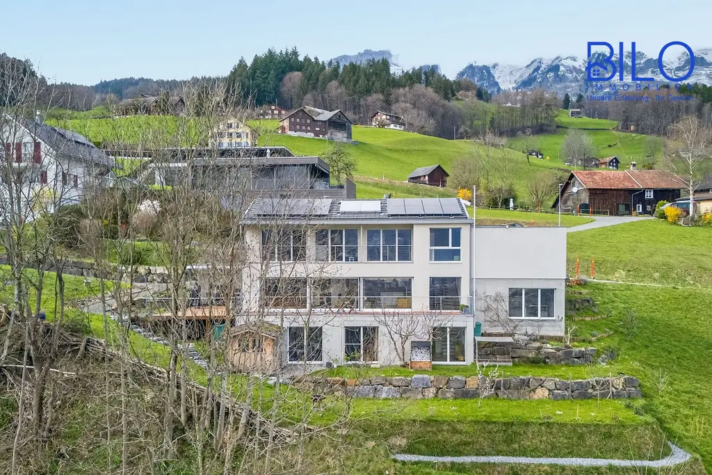 Grosszügiges, neuwertiges Haus mit unverbaubarer Panoramasicht