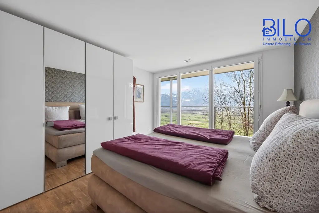 Grosszügiges, neuwertiges Haus mit unverbaubarer Panoramasicht