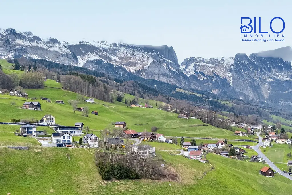 Grosszügiges, neuwertiges Haus mit unverbaubarer Panoramasicht