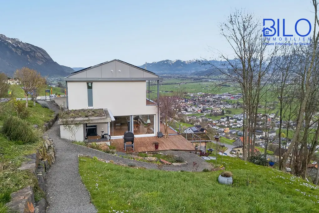 Grosszügiges, neuwertiges Haus mit unverbaubarer Panoramasicht