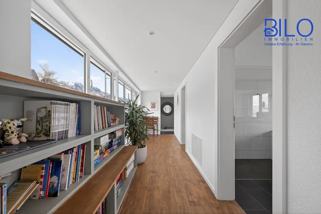 Grosszügiges, neuwertiges Haus mit unverbaubarer Panoramasicht