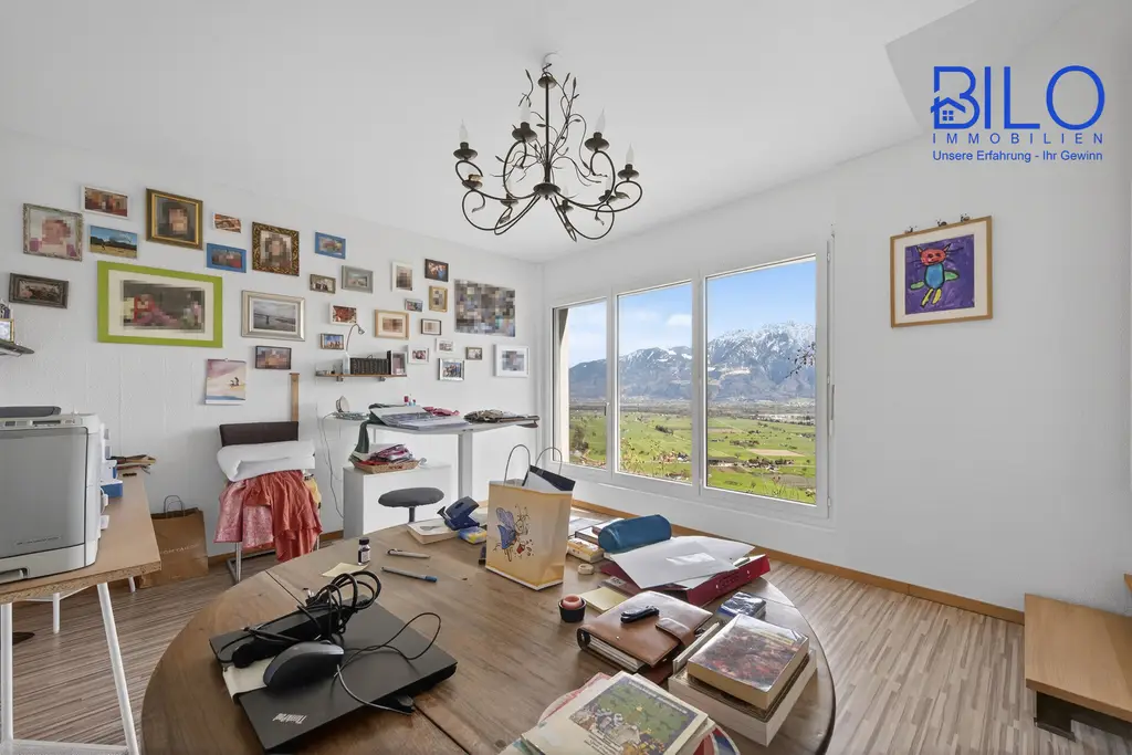Grosszügiges, neuwertiges Haus mit unverbaubarer Panoramasicht