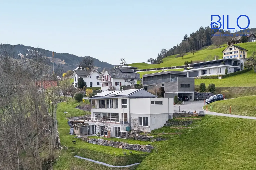 Grosszügiges, neuwertiges Haus mit unverbaubarer Panoramasicht