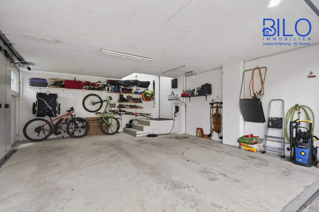 Grosszügiges, neuwertiges Haus mit unverbaubarer Panoramasicht
