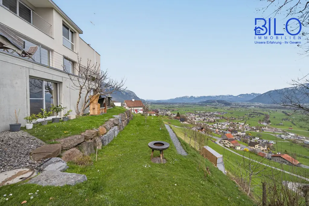 Grosszügiges, neuwertiges Haus mit unverbaubarer Panoramasicht