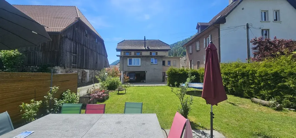 Authentique maison villageoise, Charme et volumes à Boveresse