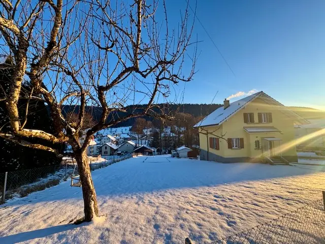 Charmante villa individuelle de 5,5 pièces, avec jardin et garage