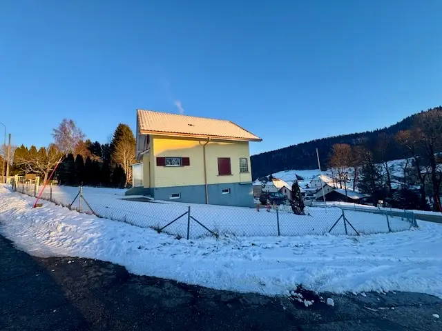 Charmante villa individuelle de 5,5 pièces, avec jardin et garage