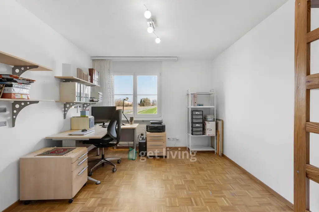 Familienfreundliche helle Wohnung am Rande von Dällikon