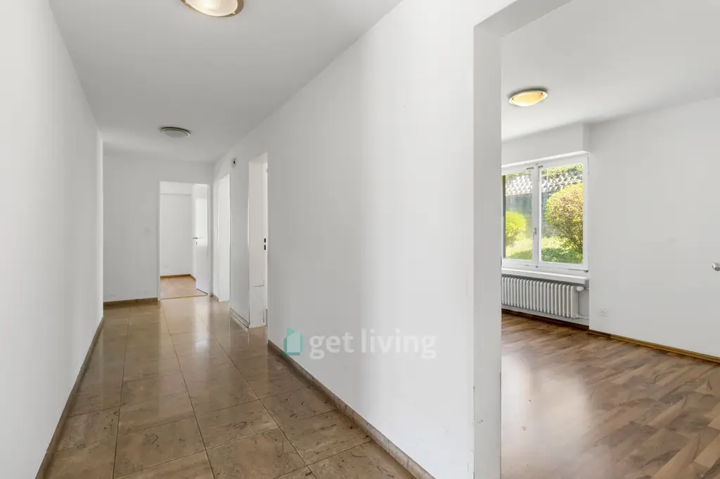 EINFAMILIENHAUS MIT POOL UND VIEL POTENTIAL