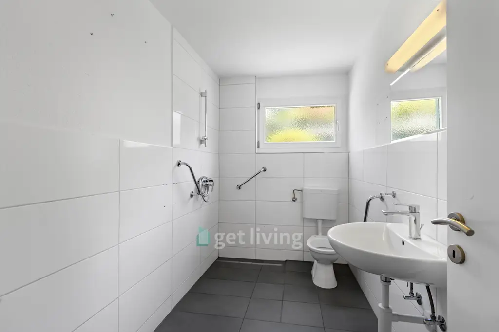 EINFAMILIENHAUS MIT POOL UND VIEL POTENTIAL