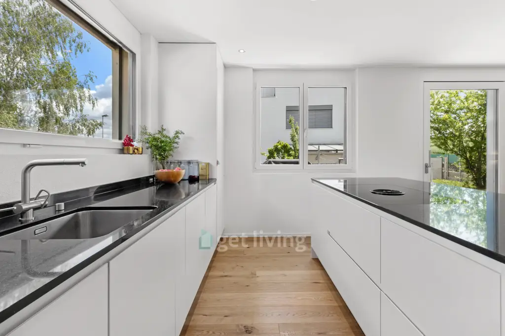 EXKLUSIVE DOPPELHAUSHÄLFTE MIT 151m2 GARTEN, ELTERNSUITE UND HOCHWERTIGEEM AUSBAU – BAUJAHR 2020