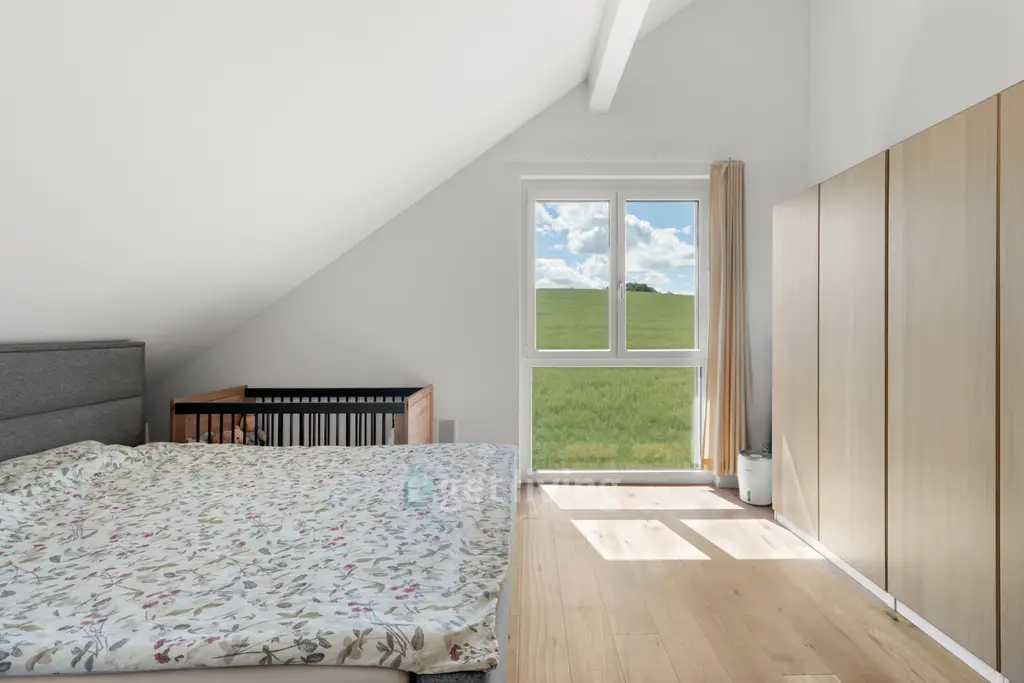 EXKLUSIVE DOPPELHAUSHÄLFTE MIT 151m2 GARTEN, ELTERNSUITE UND HOCHWERTIGEEM AUSBAU – BAUJAHR 2020
