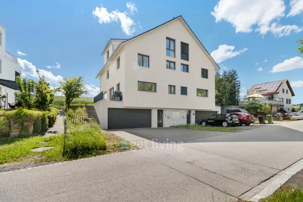 EXKLUSIVE DOPPELHAUSHÄLFTE MIT 151m2 GARTEN, ELTERNSUITE UND HOCHWERTIGEEM AUSBAU – BAUJAHR 2020