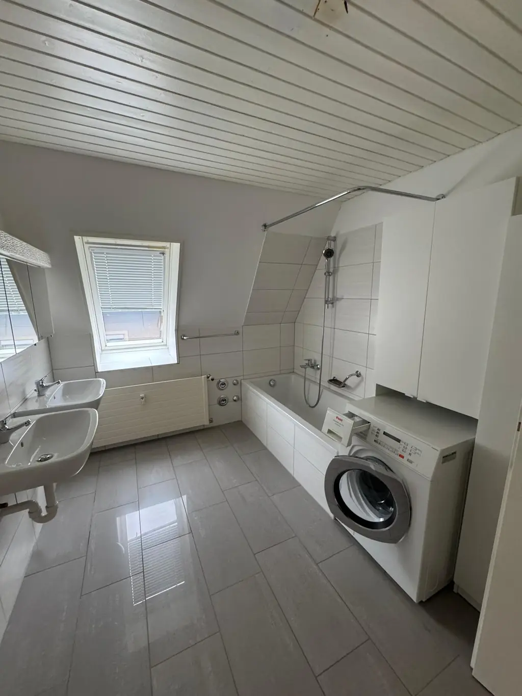 GROSSZÜGIG UND HELL AN ZENTRALER LAGE